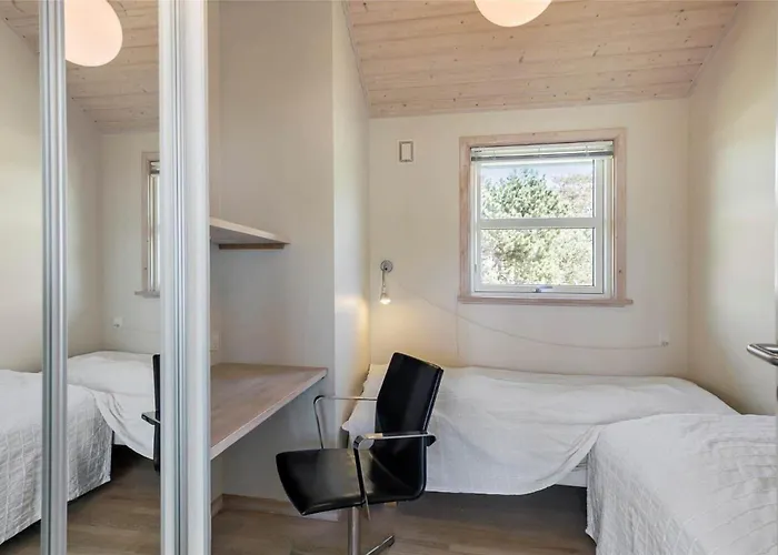 1329-aakirkeby-holsteroddevej-23 * Vester Somarken