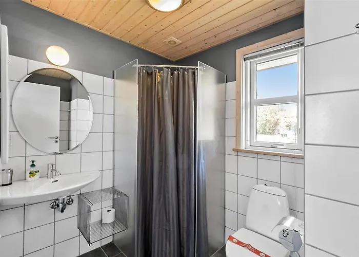 1329-aakirkeby-holsteroddevej-23 * Vester Somarken